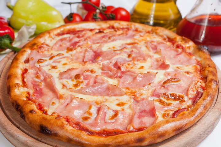 Pizza Prosciutto - Ristorante Bufala