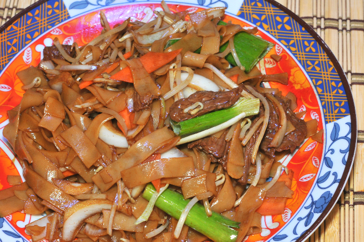 55)Fried rice noodles (bean sprouts, spring onion, egg) - Restaurant Khujug