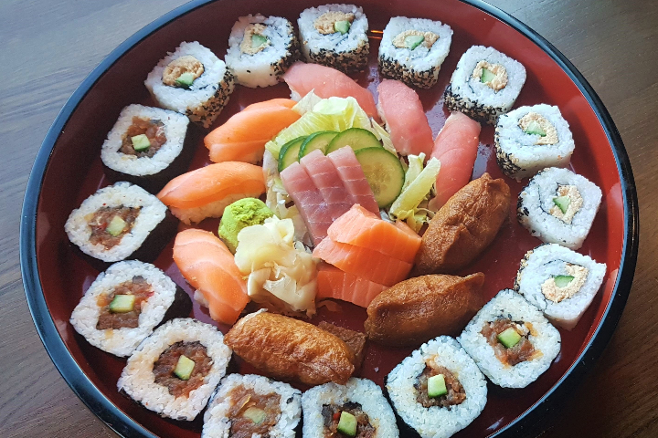 Nagasaki ( 3 Personen ) - Be Heroes Eat Punk