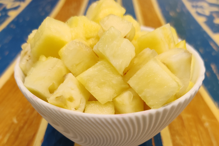 Coupe d'ananas frais - Poke Shop