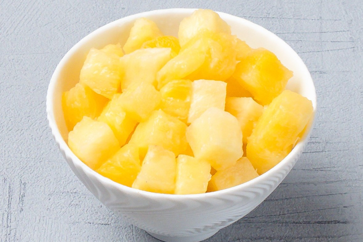 Coupe d'ananas frais - Poke Shop