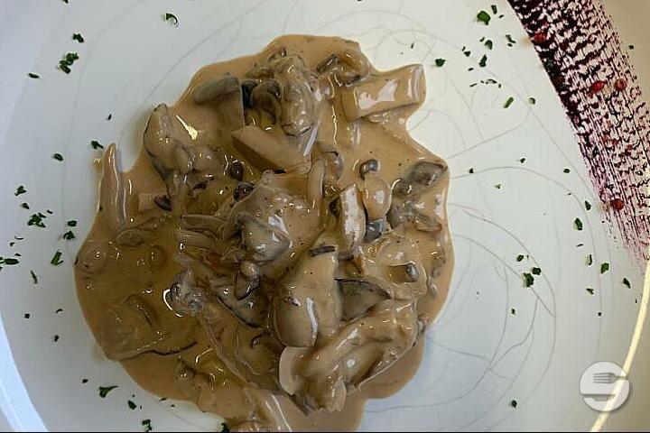 Feuilleté aux champignons des bois - Auberge de Duillier