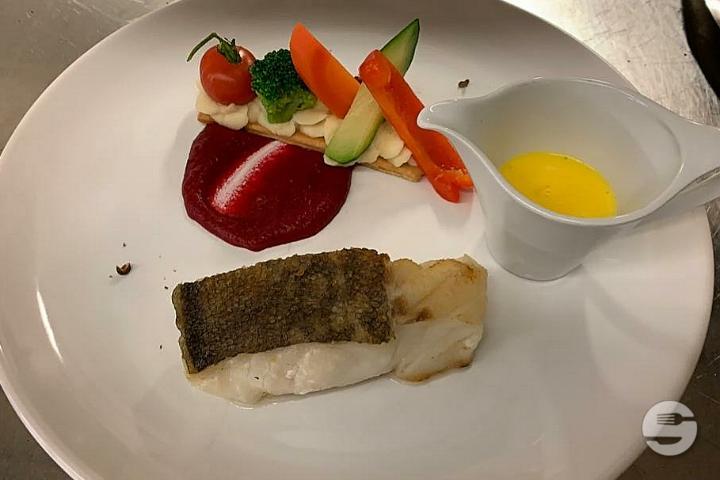 Dos de cabillaud, sauce safran ; riz basmati - Auberge de Duillier