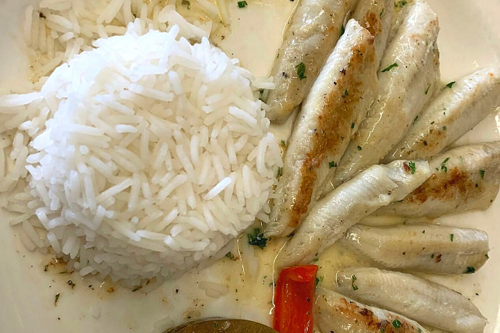 Filets de Perchettes meunière, riz basmati, légumes de saison, sauce tartare - Auberge de Duillier