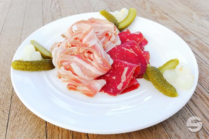 Assiette de lard et viande séchée - Restaurant de la Croix Blanche