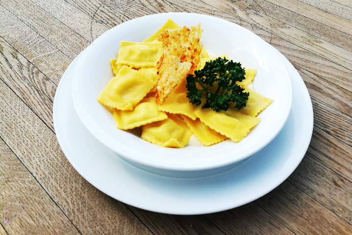 Raviolis à la fondue moitié-moitié - Restaurant de la Croix Blanche