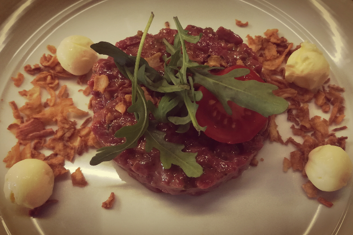 Tartare de boeuf coupé au couteau - Restaurant de la Croix Blanche
