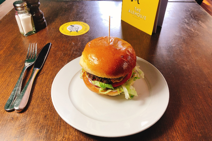 Black Angus Double Cheeseburger - The Alehouse - Palmhof