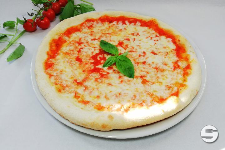 Pizza Margherita - Hotel de Commune