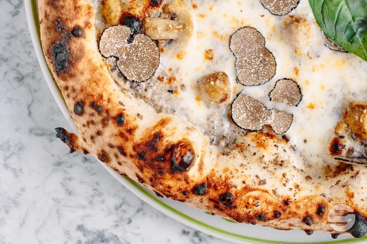 Pizza Tartufata - Hotel de Commune