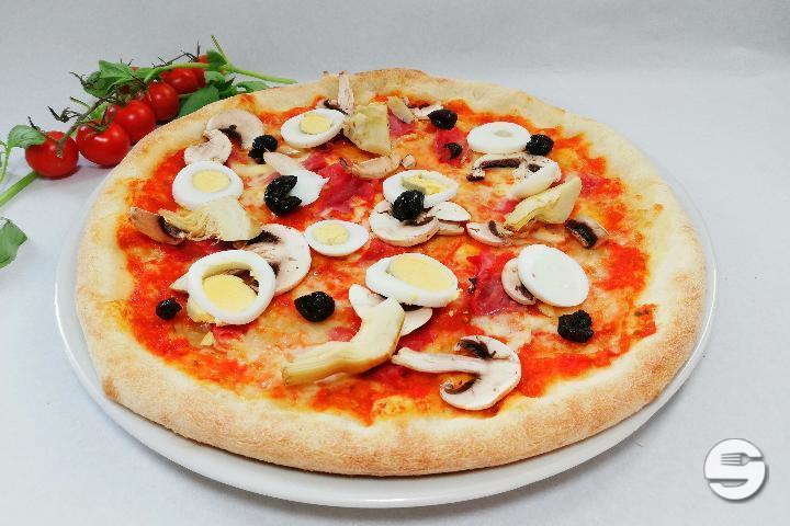 Pizza Capricciosa - Hotel de Commune