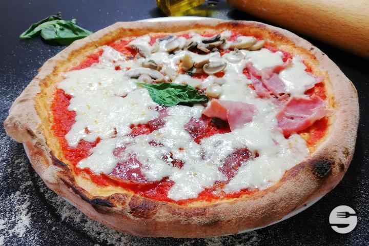 Pizza Parmigiana - Hotel de Commune