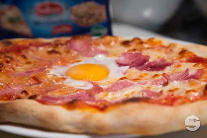 Pizza Carbonara - Hotel de Commune