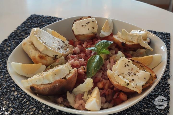 Goat Cheese Salad - Allo Pizza San Sergio