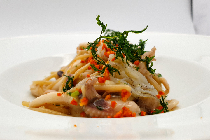 Spaghetti “Affumicati”, Aglio Olio Peperoncino, Ragu di Calamari e Seppie - Vicolo39