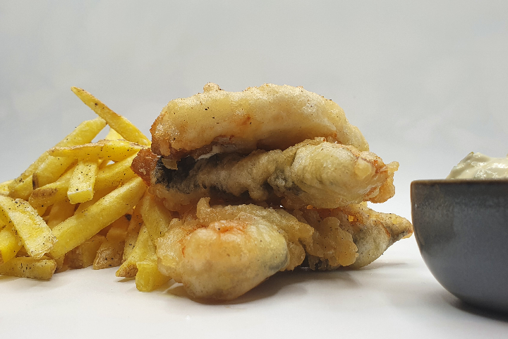 Poisson blanc en tempura, frites Léman et sauce tartare - Vicolo39