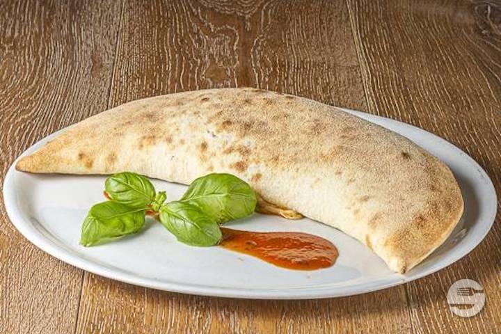 Pizza Calzone - La Locanda