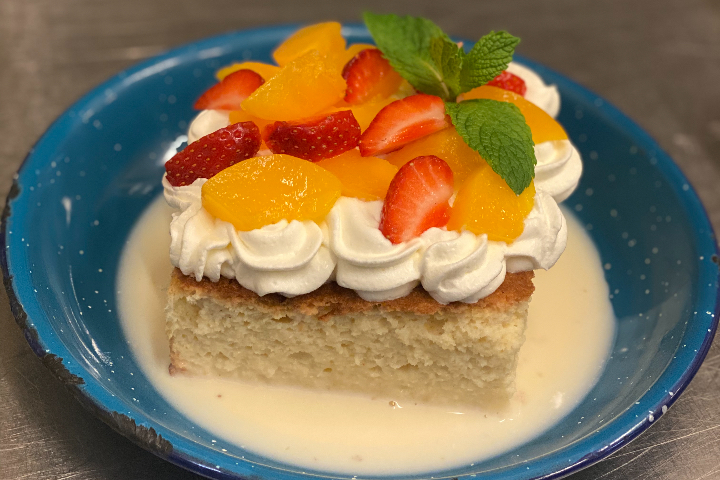🍰 Pastel de Tres Leches - El Catrín