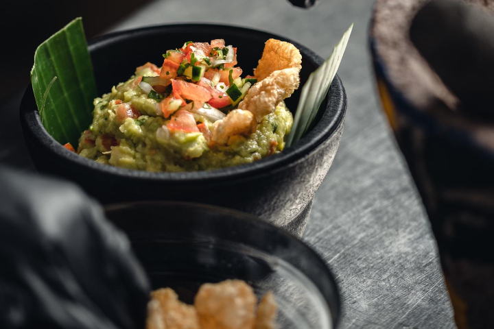 🥑🐖 Guacamole con Chicharrón - El Catrín