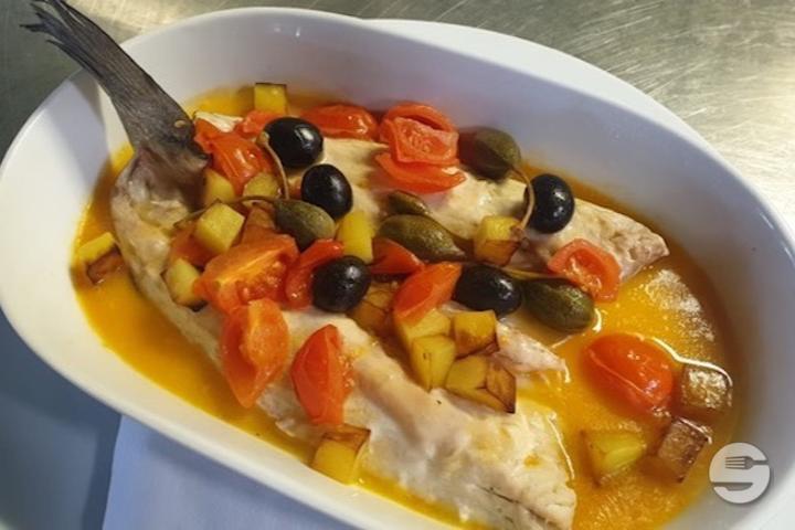 Branzino (Bar) all’ Isolana, Câpres, Olives et Tomates - Lillo