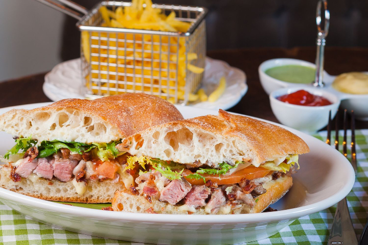 CLASSIC STEAK SANDWICH (130g) - Stubä
