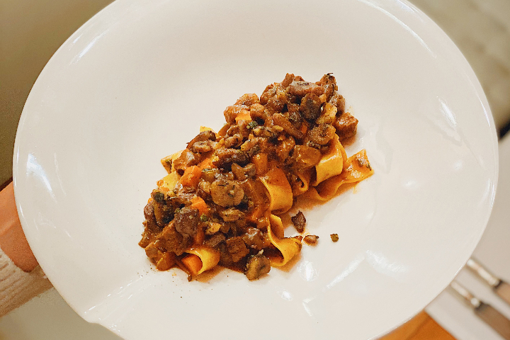 Pates fraiches au ragout de Sanglier - La Favola