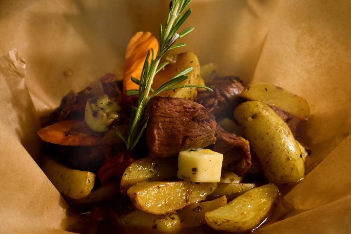 Klèftiko with organic lamb - Restaurant Ammos