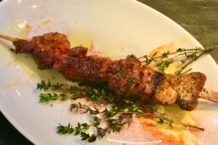 «Souvlàki» with organic pork - Restaurant Ammos