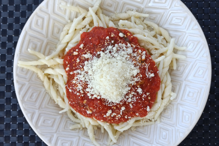 Pasta with tomato sauce or butter - Restaurant Ammos