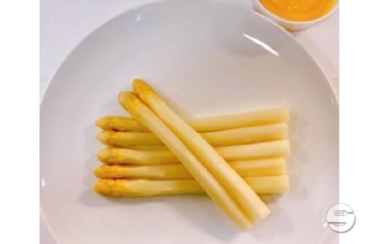 Weisser Spargel - Baur's Brasserie & Bar