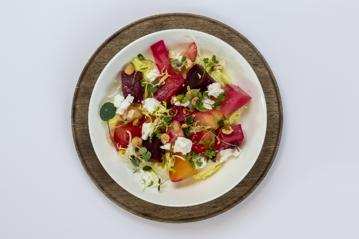 Beetroot salad - goat cheese from Freiburg - hazelnut vinaigrette - Baur's Brasserie & Bar