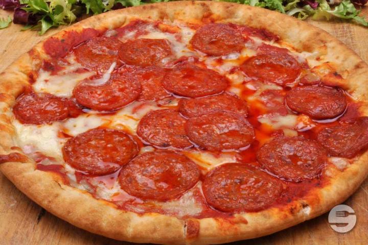 Pizza Salami - Arc en Ciel Pizza & Kebab