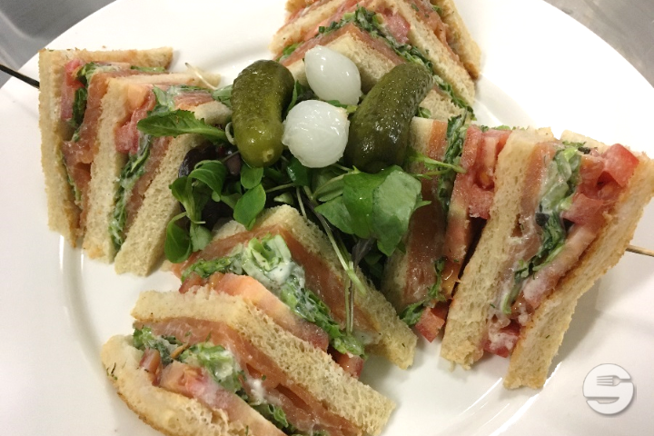 Sandwich Au Saumon Fumé - Restaurant le Coup de Soleil