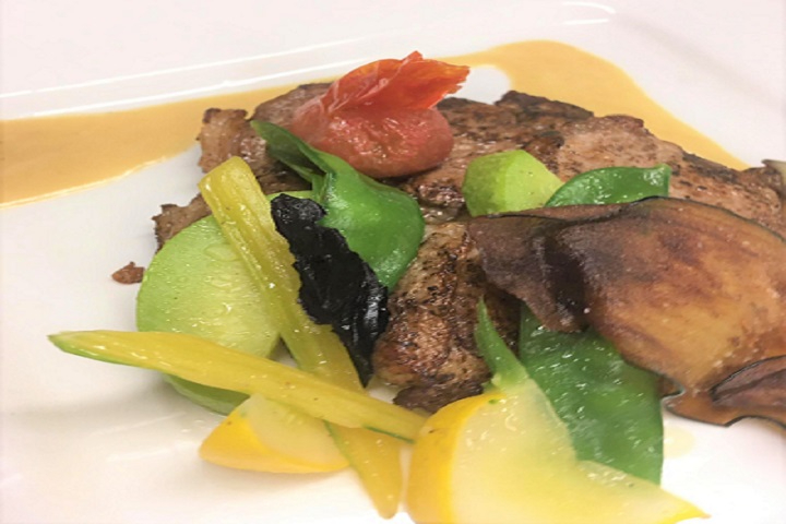 Scaloppine de filet de veau doré à l’ail noir et risotto au citron yuzu - Hôtel de la Paix