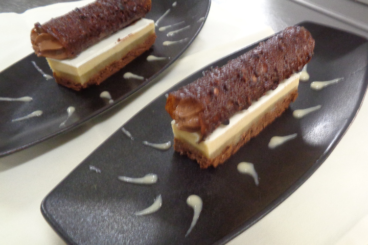 Canolo au chocolat noir et gelée de poires aux fèves de Tonka - Hôtel de la Paix