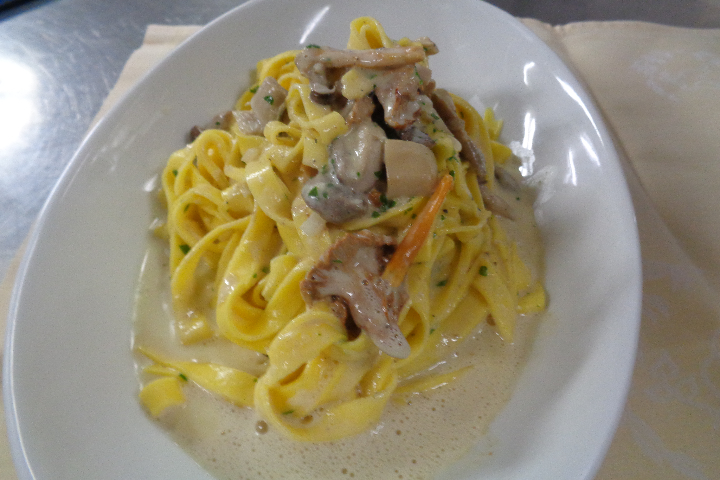 Tagliatelle fraîches aux bolets - Hôtel de la Paix