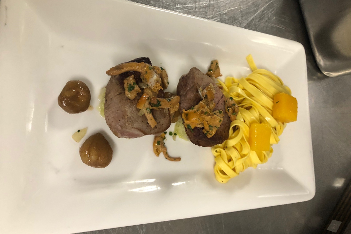 Coeur d'entrecôte de cerf, pommes compotées aux cinq épices et nouilles fraiches - Hôtel de la Paix