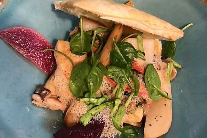 Vol au vent de homard et Saint-Jacques, fondue de poireaux blanc vaudois et champignons - Restaurant le Coup de Soleil