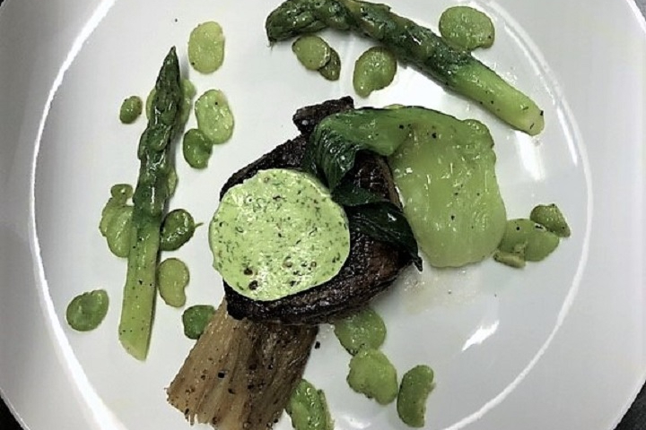 Filet de bœuf « Natura Simmental » rassi sur os, beurre à l’ail des ours - Hôtel de la Paix