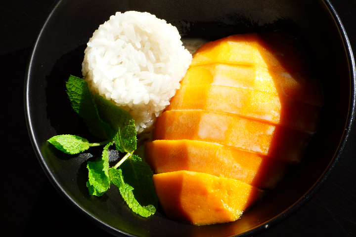 Mangue fraîche avec riz gluant au lait de coco - Silimonkol
