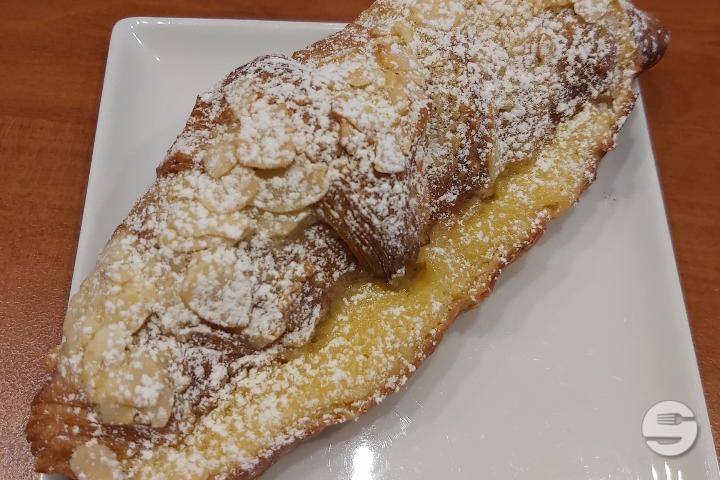 Croissant aux amandes - Tea Room de Cressy