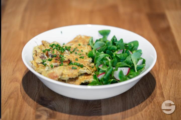 Roasted Knödl with Egg and Salad - Knödl