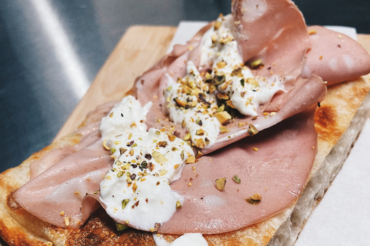 Mortadella, stracciatella, pistaccio - Ritù Pizza Al Taglio