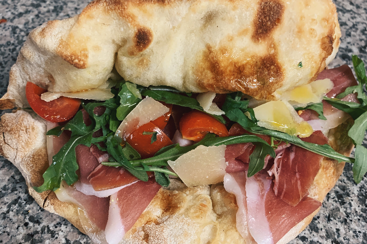 Prosciutto crudo, ruccola, cherry e parmigiano - Ritù Pizza Al Taglio