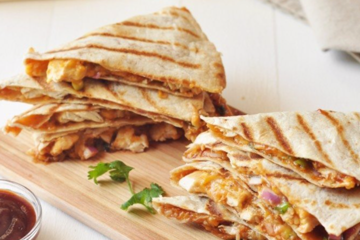Quesadillas a 2 pieces Planted Chicken (VEGI) - MEXIS 21 | Delivery