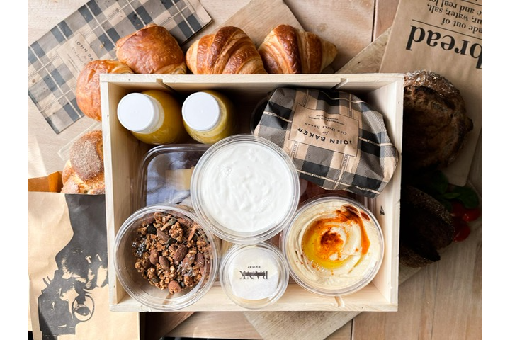 BANKbrunchBOX mit Sauerteigbrot für 2 Personen - Bank - Sunday Brunch - Pre-order now!