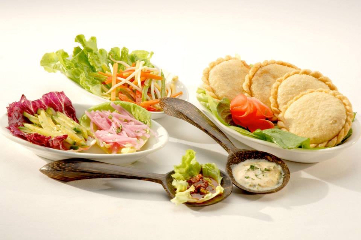 Tsebalep Vegan (frittiert), 7 Stk. mit kl. Gurkensalat + 3 Saucen - Shangrila Tibet Restaurant