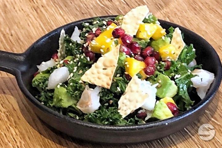 Salade Kale, Lentilles, Avocat, Agrumes et Crabe - INDA-BAR