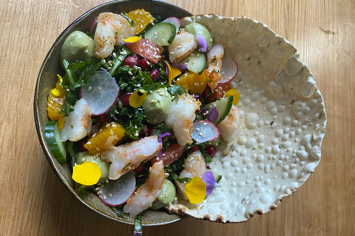 Salade Kale, émietté de chair de crabe - INDA-BAR
