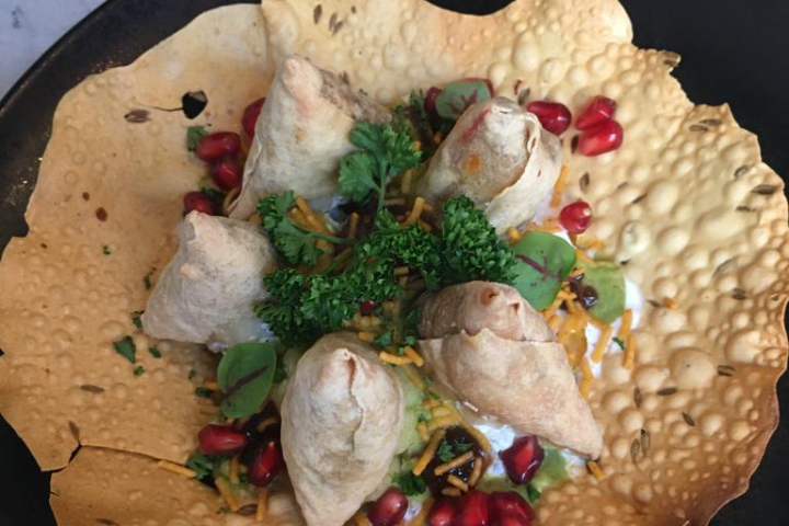 Samosas de Légumes Relevés, Curry de Pois Chiches - INDA-BAR